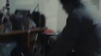 成人假哭的视频大全,情感操控还是心理游戏？