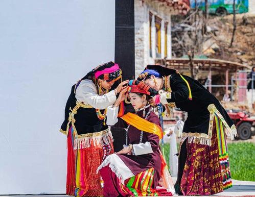 丹巴成人礼服装视频